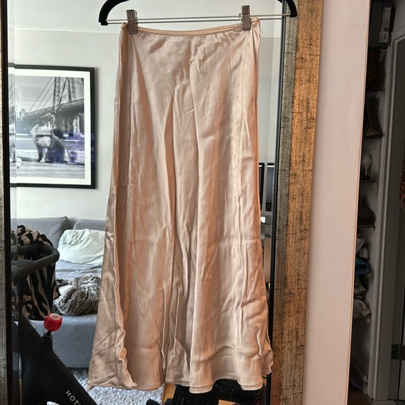 Zara satin skirt - Picture 1 of 3